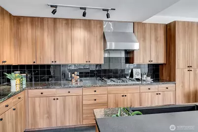 17 W Mercer Street #TH7, Seattle, WA 98119 - Photo 9