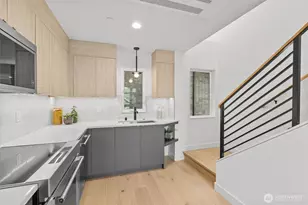 222 10th Ave E, Seattle, WA 98102 - Photo 11