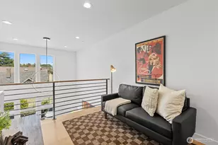 222 10th Ave E, Seattle, WA 98102 - Photo 13