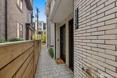 222 10th Avenue E #D, Seattle, WA 98102 - Photo 3