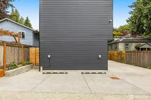 10331 Ashworth Ave N, Seattle, WA 98133 - Photo 25