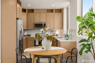 10331 Ashworth Ave N, Seattle, WA 98133 - Photo 9