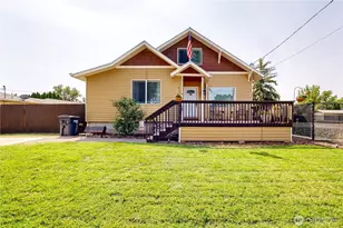 529 SW 1st, College Place, WA 99324 - Photo 1