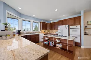911 E Pacificview Dr, Bellingham, WA 98229 - Photo 15