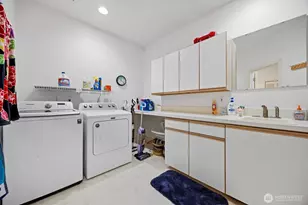 911 E Pacificview Dr, Bellingham, WA 98229 - Photo 37