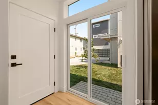 9251 Palatine Ave N, Seattle, WA 98103 - Photo 11
