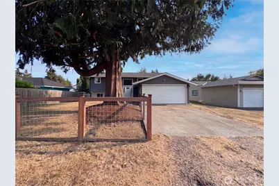 422 116th Place SW, Everett, WA 98204 - Photo 1