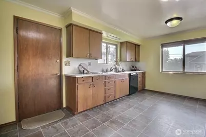 326 Renton Avenue S, Renton, WA 98057 - Photo 13