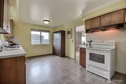 326 Renton Avenue S, Renton, WA 98057 - Photo 11