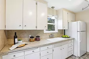 9417 44th Pl NE, Seattle, WA 98115 - Photo 13