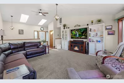 6969 Vickery Avenue E, Tacoma, WA 98443 - Photo 7