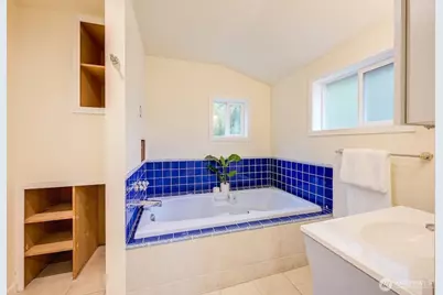 2623 39th Avenue SW, Seattle, WA 98116 - Photo 17