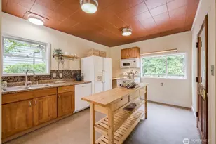 2623 39th Ave SW, Seattle, WA 98116 - Photo 9