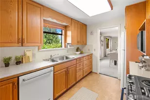 4311 Greenwood Ave N, Seattle, WA 98103 - Photo 7