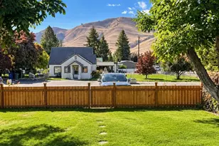 507 E Wapato Ave, Chelan, WA 98816 - Photo 1