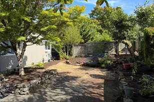 9022 NE 41st St, Yarrow Point, WA 98004 - Photo 5