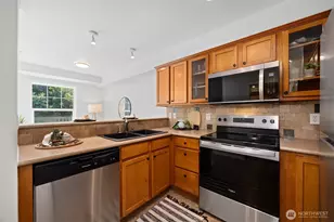 690 32nd St, Bellingham, WA 98225 - Photo 3