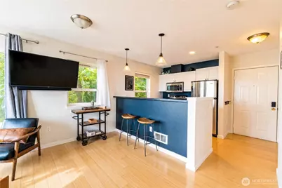 524 6th Avenue W #302, Seattle, WA 98119 - Photo 3