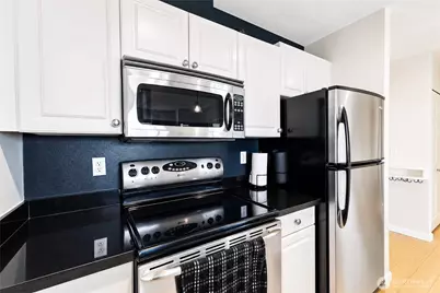 524 6th Avenue W #302, Seattle, WA 98119 - Photo 9