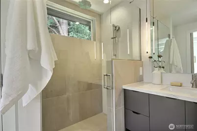 811 NE 90th Street, Seattle, WA 98115 - Photo 13
