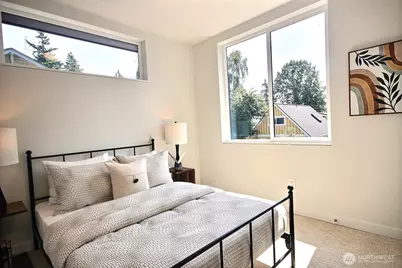 811 NE 90th Street, Seattle, WA 98115 - Photo 15