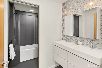 999 110th Avenue NE #300, Bellevue, WA 98004 - Photo 31