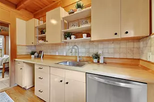 325 NW 74th St, Seattle, WA 98117 - Photo 19