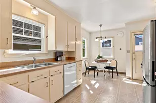 7719 Ashworth Ave N, Seattle, WA 98103 - Photo 17