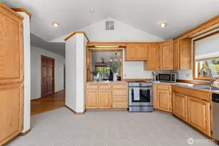 307 Champion St, Steilacoom, WA 98388 - Photo 15