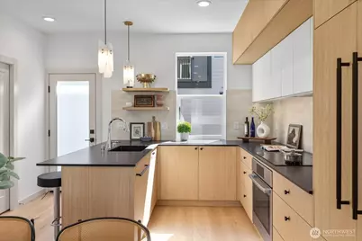 4416 B Corliss Avenue N, Seattle, WA 98103 - Photo 3