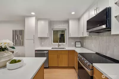 12040 5th Avenue NE, Seattle, WA 98125 - Photo 11