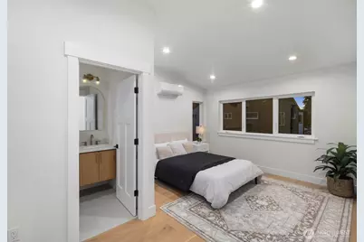 12040 5th Avenue NE, Seattle, WA 98125 - Photo 13