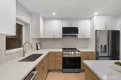 12040 5th Avenue NE, Seattle, WA 98125 - Photo 9