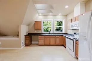 10154 NW Merlins Ln, Bremerton, WA 98312 - Photo 15