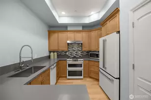 10398 NE 17th St, Bellevue, WA 98004 - Photo 11
