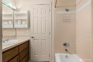 10042 Main St, Bellevue, WA 98004 - Photo 13