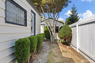 8337 27th Avenue NW, Seattle, WA 98117 - Photo 21