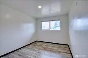 49 SW 8th Ave, Oak Harbor, WA 98277 - Photo 9