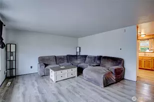 49 SW 8th Ave, Oak Harbor, WA 98277 - Photo 5
