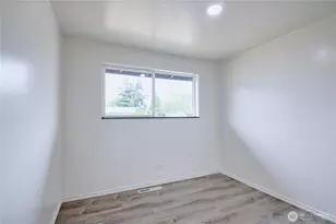49 SW 8th Ave, Oak Harbor, WA 98277 - Photo 11