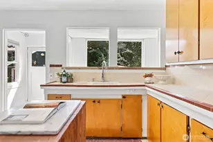 2401 SW 112th St, Burien, WA 98146 - Photo 11