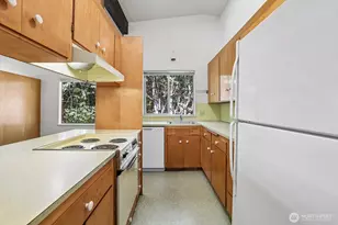 2352 49th Ave SW, Seattle, WA 98116 - Photo 9