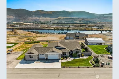 28 13th Street SE, East Wenatchee, WA 98802 - Photo 1