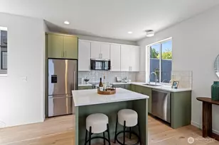8039 Wallingford Ave N, Seattle, WA 98103 - Photo 13