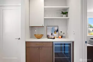8037 Wallingford Ave N, Seattle, WA 98103 - Photo 23
