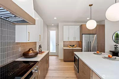 8037 Wallingford Avenue N, Seattle, WA 98103 - Photo 19