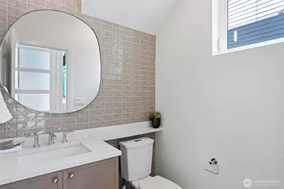 8037 Wallingford Avenue N, Seattle, WA 98103 - Photo 11