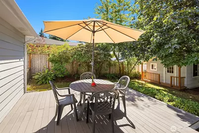 20820 Hillcrest Place, Edmonds, WA 98026 - Photo 23
