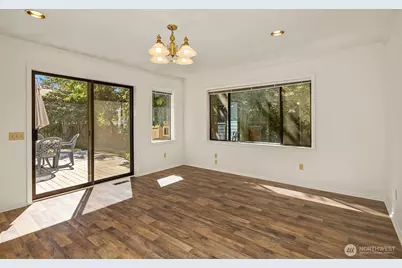 20820 Hillcrest Place, Edmonds, WA 98026 - Photo 15