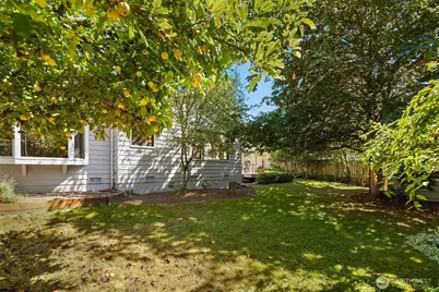 20820 Hillcrest Place, Edmonds, WA 98026 - Photo 29